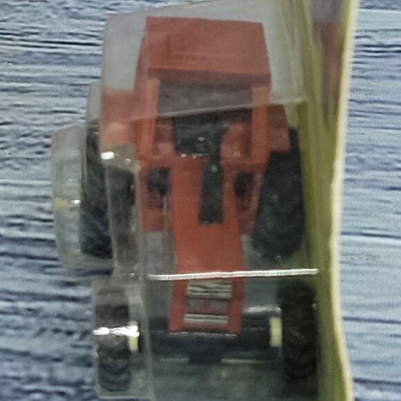 Vintage mini toys Inc 1/64 scale Hesston 1180 DT Turbo tractor brown/white - Picture 5 of 9